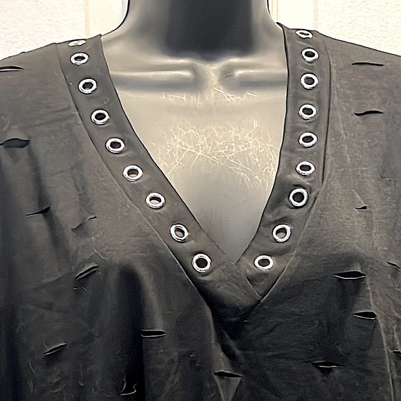 NWOT 💋 BLACK RIVET EMBELLISHED V-NECK CUT-OUT GRUNGE PUNK BLOUSE TOP Womens XXL - Picture 1 of 7